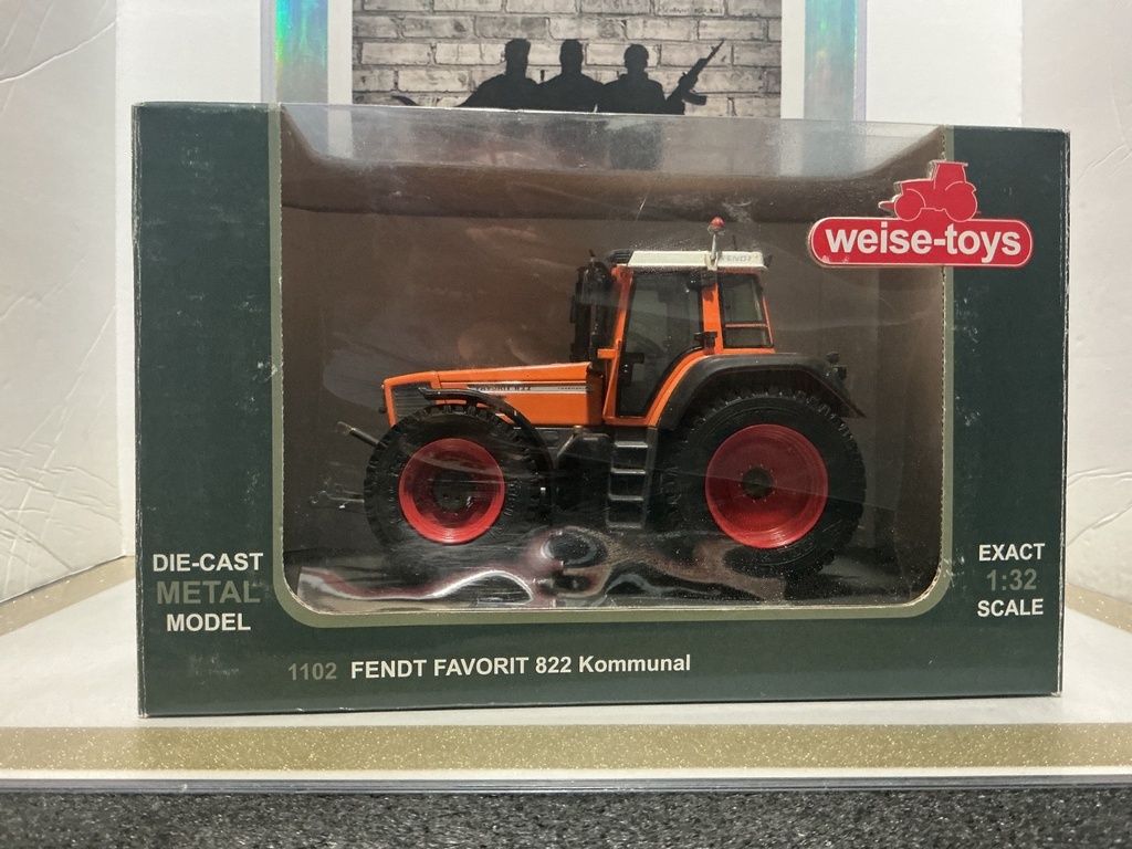 1/32 WEISE TOYS 1102 FENDT FAVORIT 822 KOMMUNAL