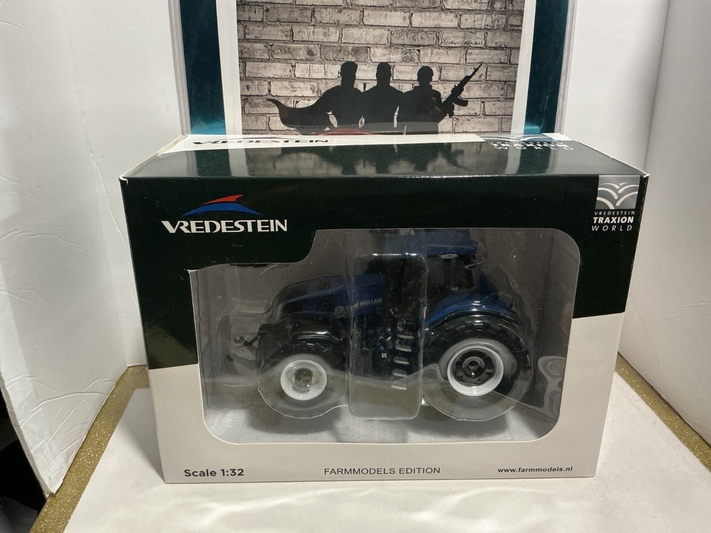 [009662] 1/32 MARGE MODELS VREDSTEIN TIRES NEW HOLLAND T8. 435