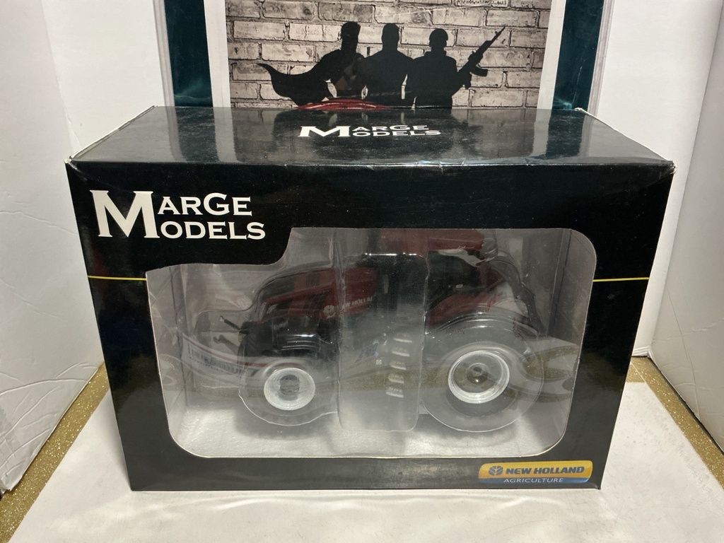 1/32 MARGE MODELS NEW HOLLAND TRACTOR T8.435 TERRACOTTA
