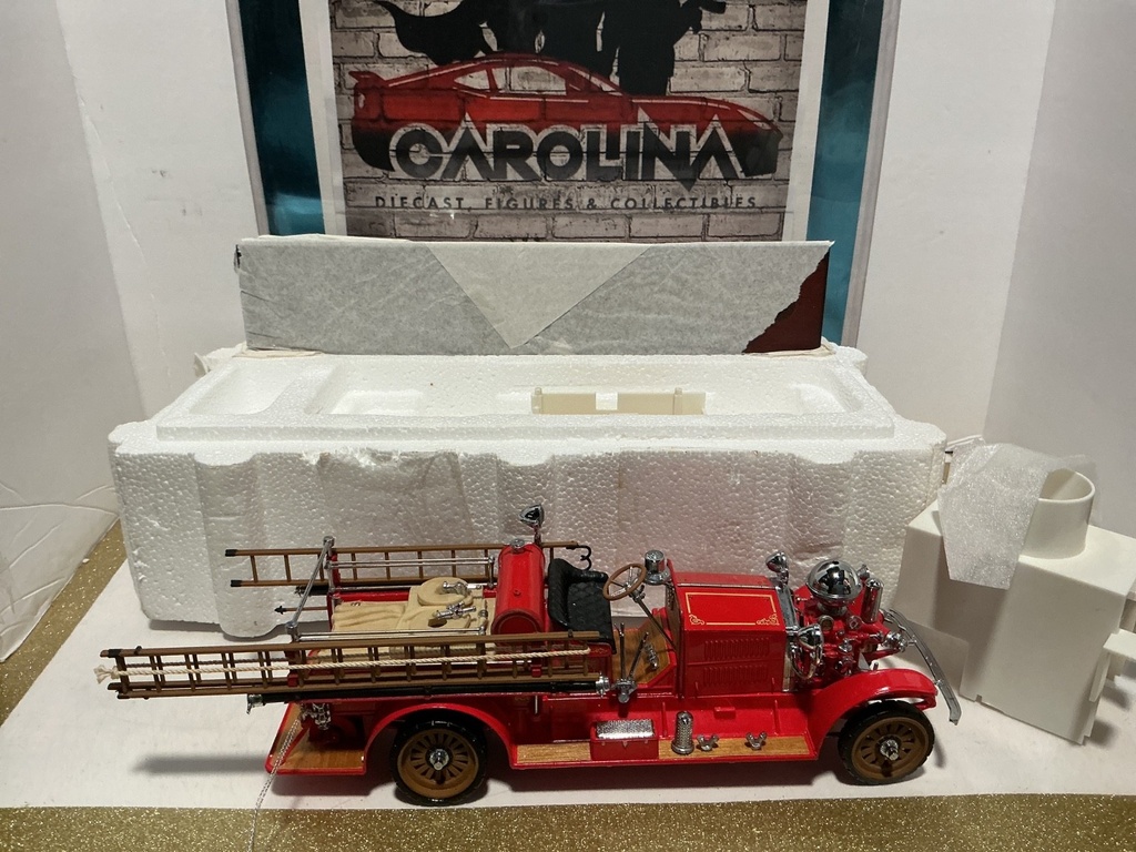 1/32 FRANKLIN MINT - 1922 AHRENS FIRE TRUCK