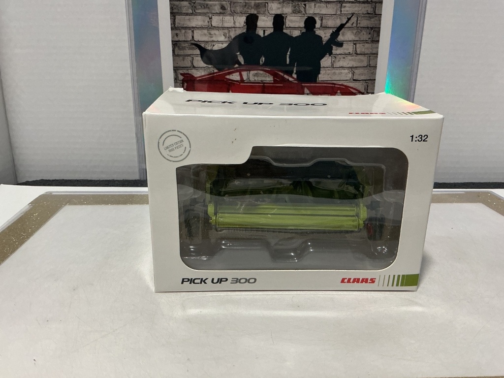 1/32 MARGE MODEL CLAAS 300 PICKUP 1000 PIECES LIMITED EDITION