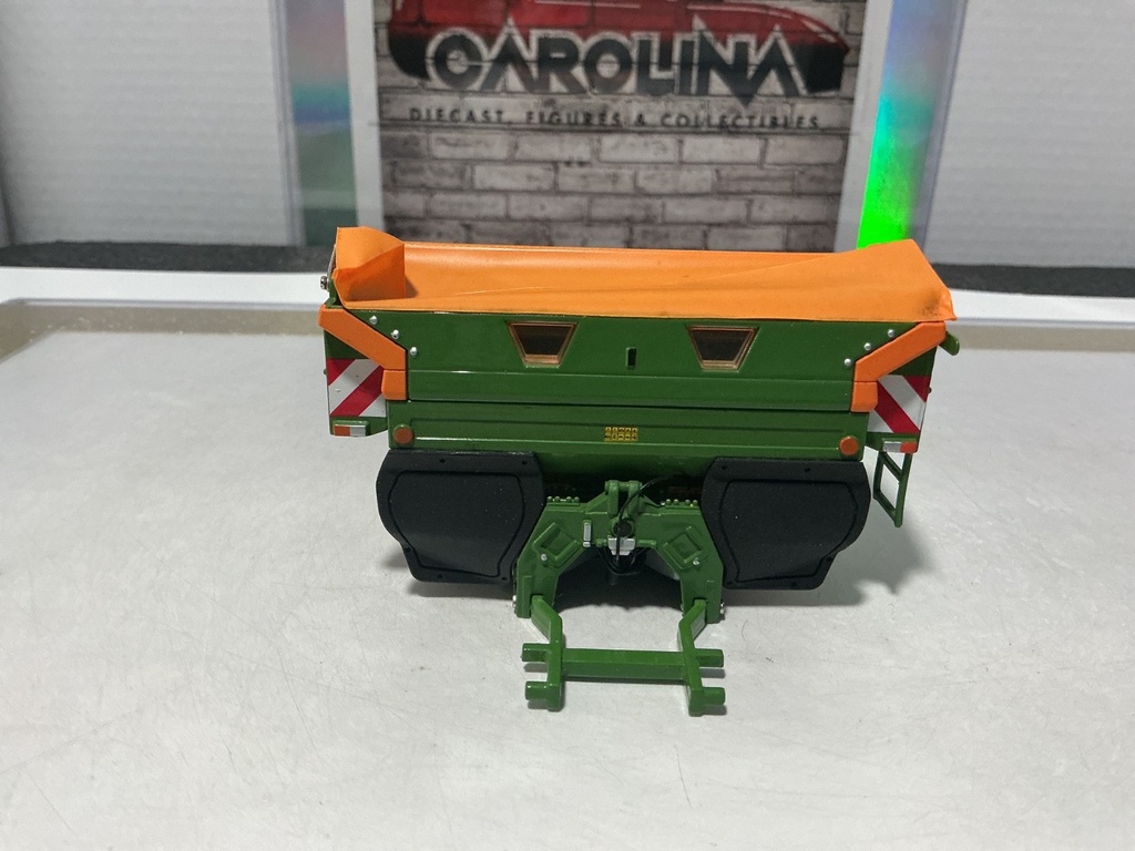 [110437] 1:32 UNIVERSAL HOBBIES AMAZONE ZA - M3001 FERTILIZER  SPREADER