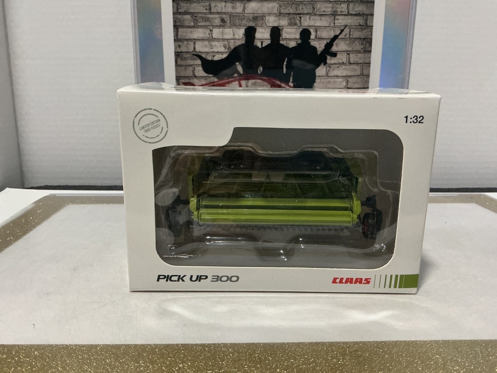 1/32 LIMITED EDITION 1000 PIECES CLAAS 300 PICKUP