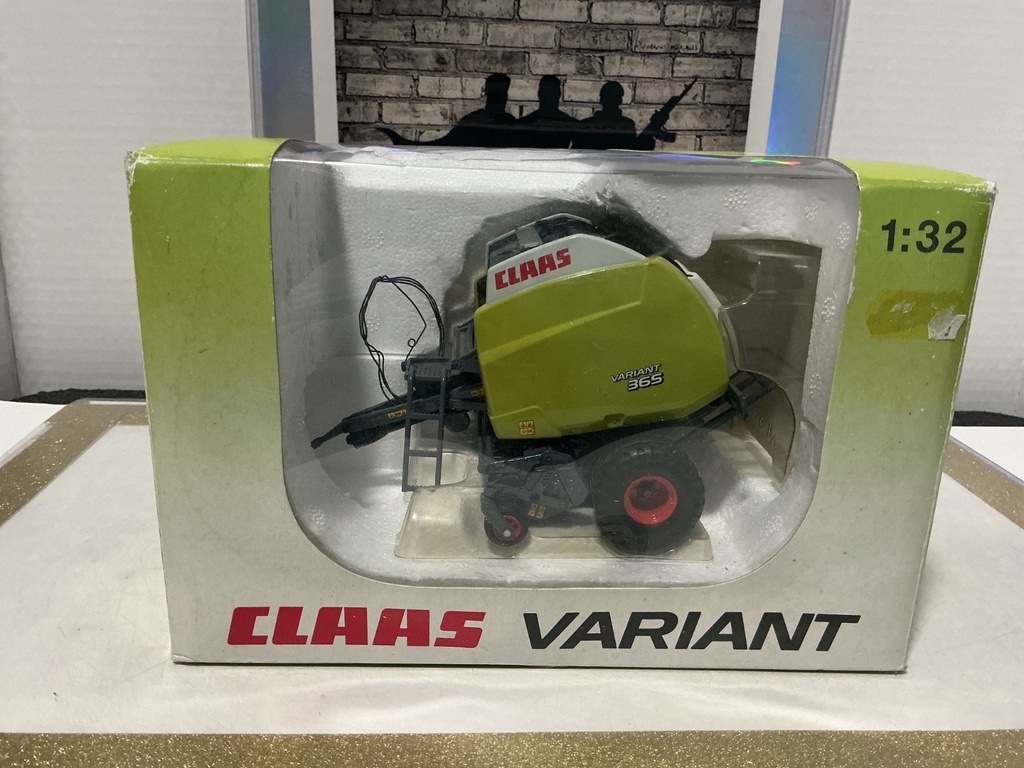 [110481] 1/32 UNIVERSAL HOBBIES CLAAS VARIANT 365