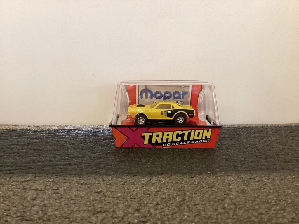 JOHNNY LIGHTNING XTRACTION HO SLOT CAR 1971 PLYMOUTH HEMI CUDA (YELLOW)