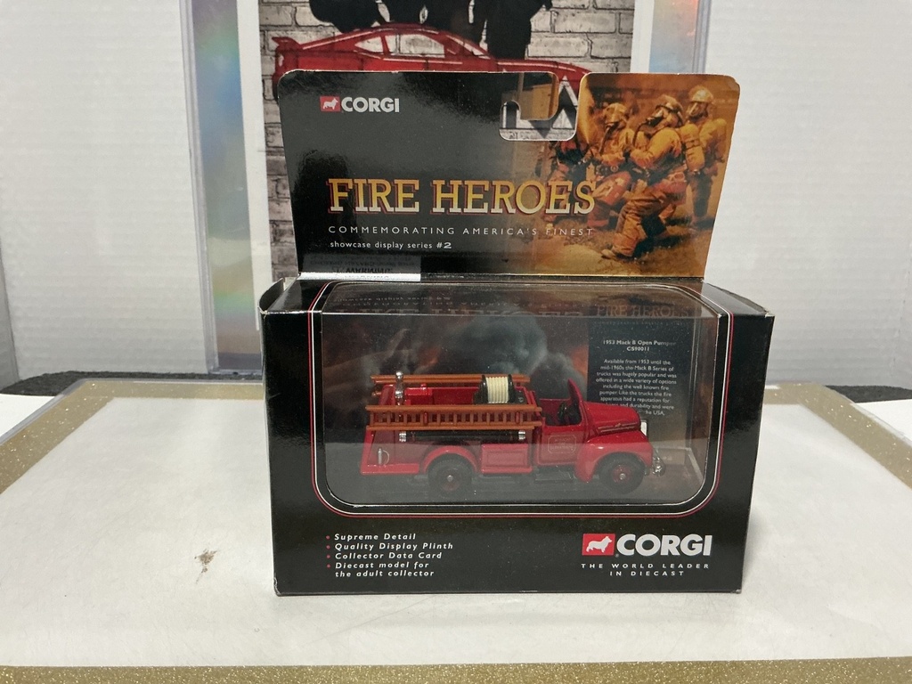 CORGI FIRE HEROES - 1953 MACK B OPEN PUMPER