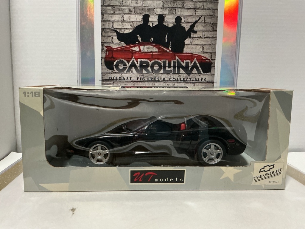 [112359] 1:18 UT MODELS CHEVROLET CORVETTE HARDTOP 1999 BLACK ON BLACK