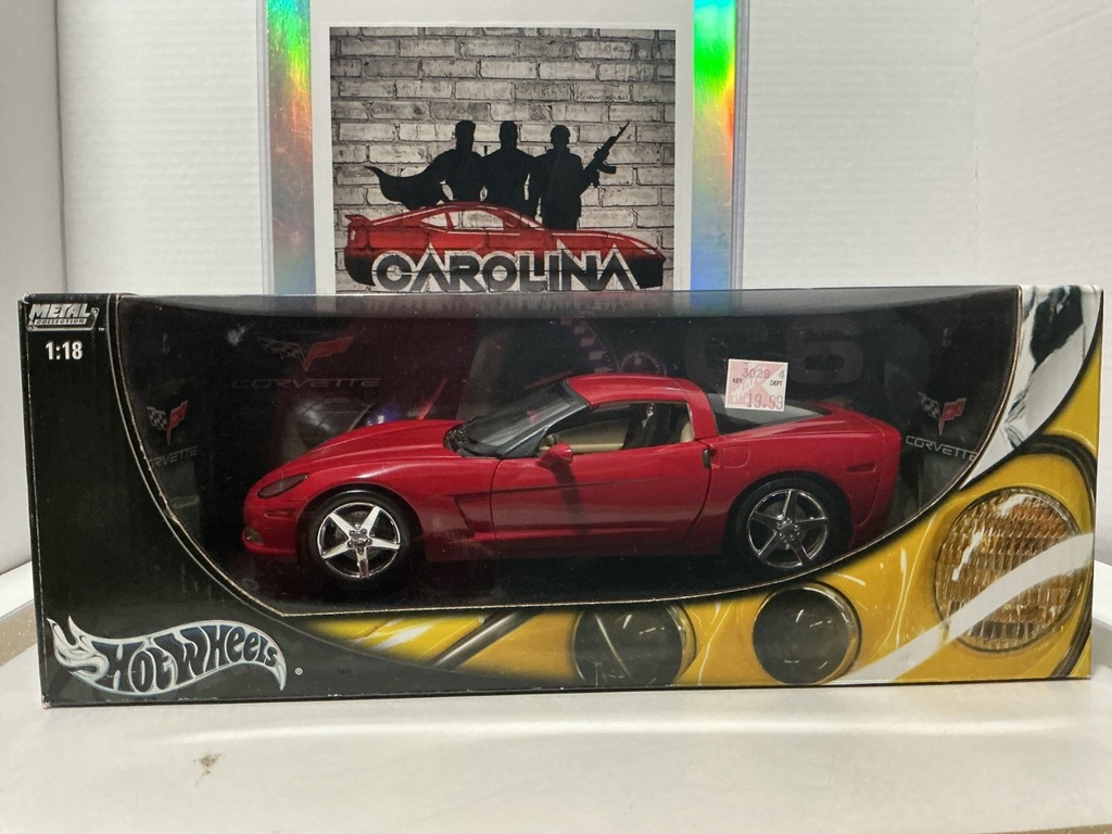 1:18 HOTWHEELS CORVETTE C6 RED ON TAN