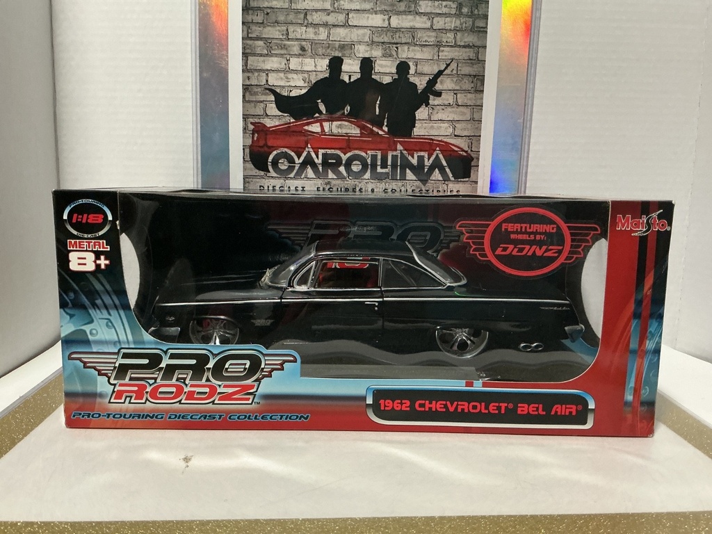 [112388] 1:18 MAISTO 1962 CHEVROLET BEL AIR PRO RODZ