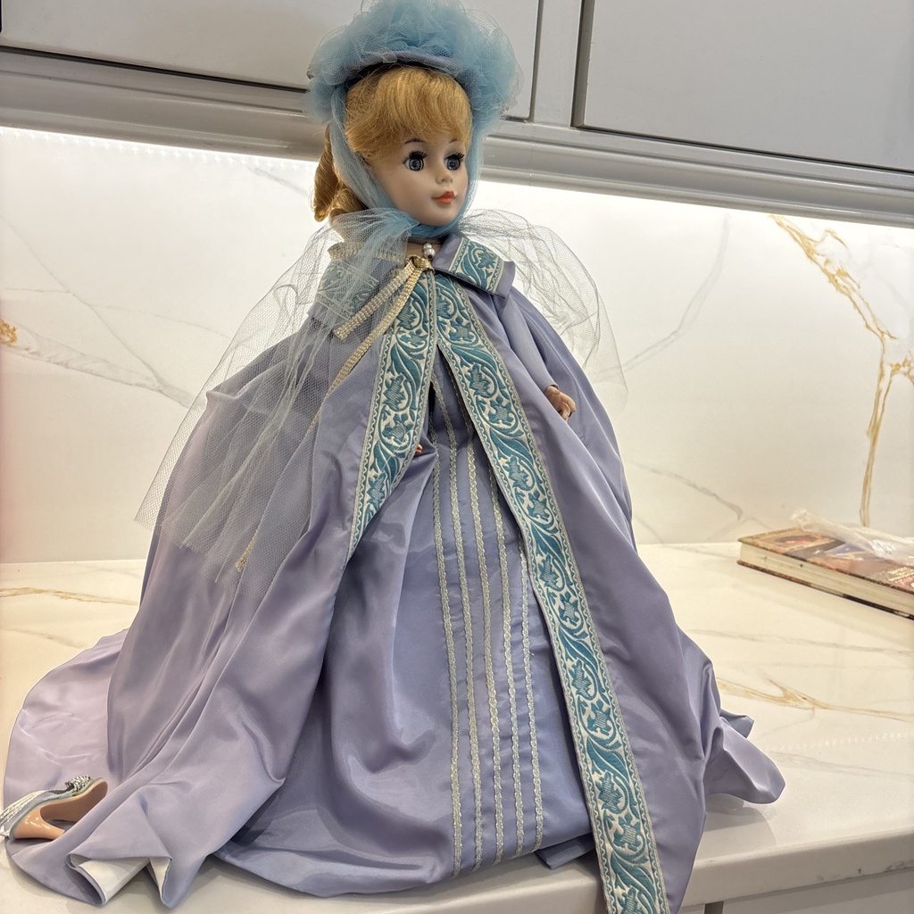 [287274380869] Madame Alexander Cornelia Portrait Doll Lavender Dress