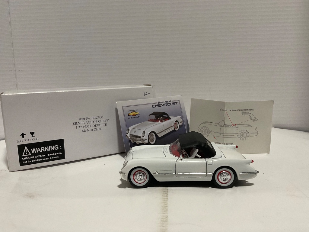 [112661] 1:32 SILVER AGE OF CHEVY 1953 CORVETTE #SCCV53 WHITE/BLACK ON RED