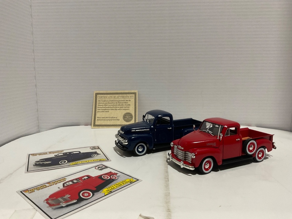 1:32 THE NATIONAL MOTOR MUSEUM MINT 1951 FORD F-1 & 1953 CHEVROLET MODEL 3100