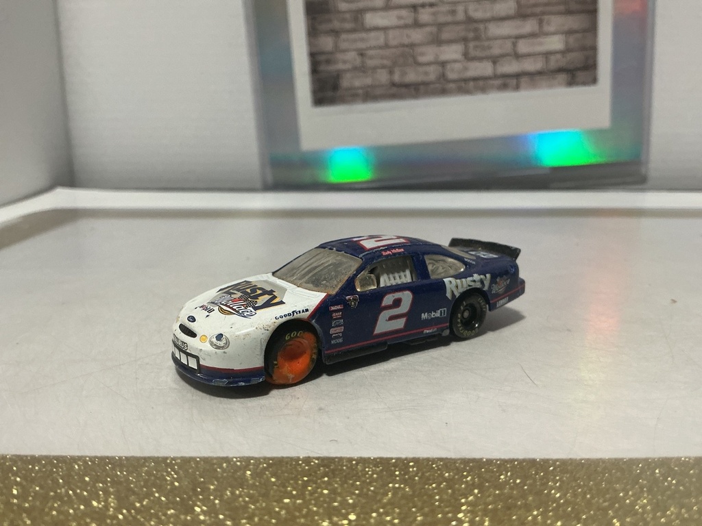1/64 NASCAR WINNER’S CIRCLE RUSTY WALLACE'S 1998 FORD TAURUS [PAINT ON TIRE]