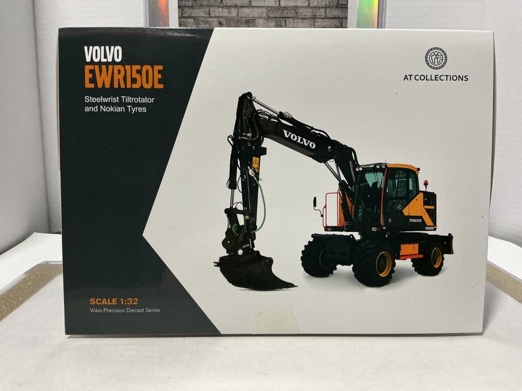 [110575] 1/32 AT COLLECTIONS VOLVO EWR150E STEELWRIST TILTROTATOR AND NOKIAN TYRES