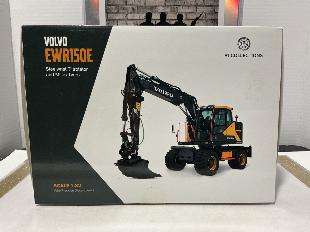 [110583] 1/32 AT COLLECTIONS VOLVO EWR150E STEELWRIST TILTROTATOR AND MITAS TYRES
