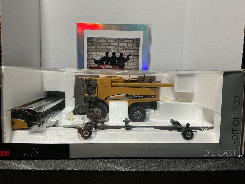 1/32 SCHUCO CHALLENGER 680B COMBINE HARVESTER DIE-CAST MODEL