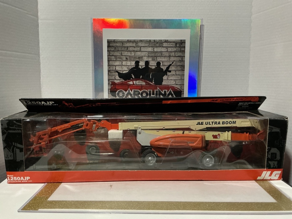 1/32 JLG MODEL 1250AJP ARTICULATING ULTRA BOOM LIFT