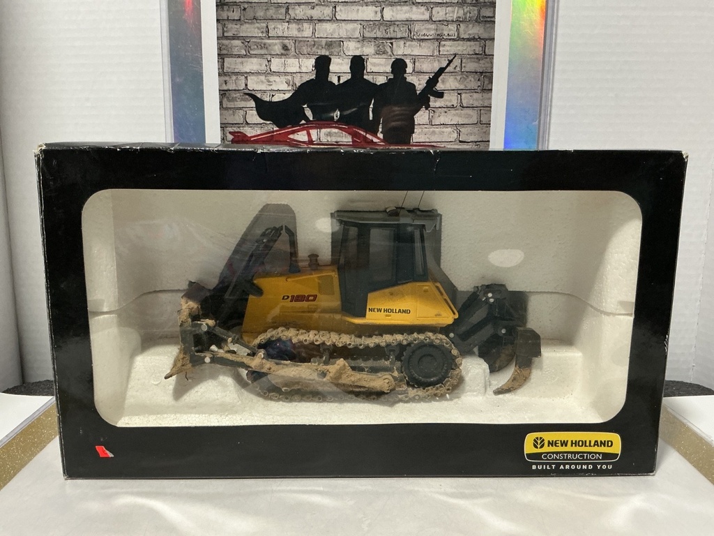 1/32 ROS - NEW HOLLAND D180 CRAWLER DOZER [DIRT ADDED FOR DISPLAY]
