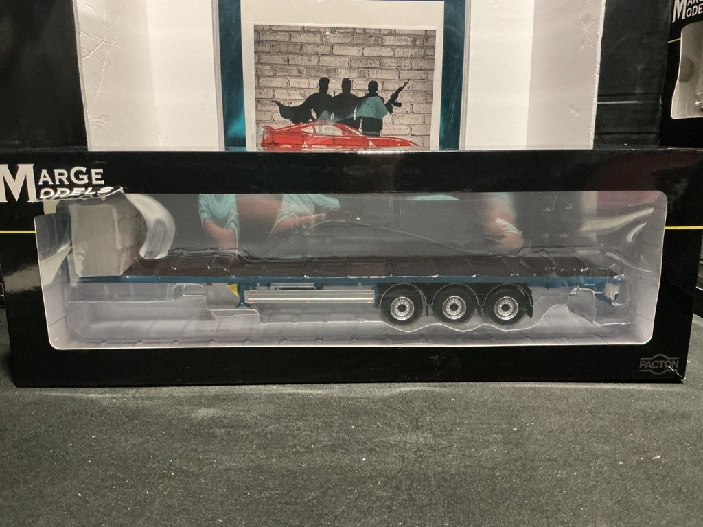 [111833] 1/32 MARGE MODLES PACTON FLATBED TRAILER BLUE