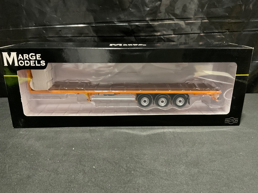 [111847] 1:32 MARGE MODELS PACTON TRI AXLE FLATBED TRAILER