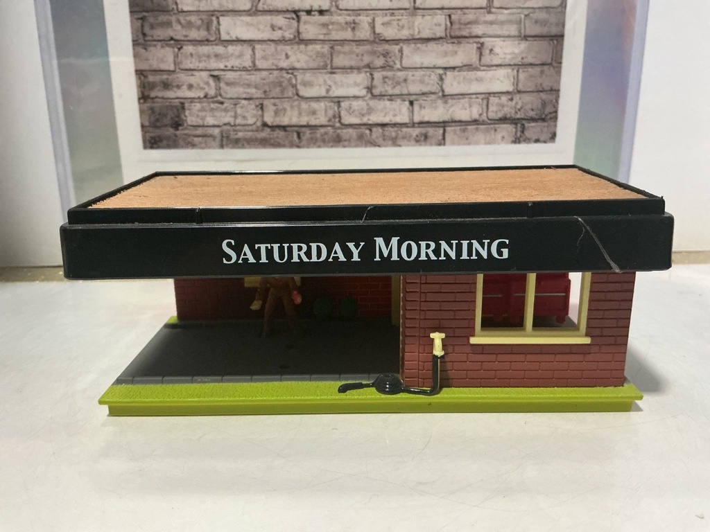 [101433] 1:64 - MOTORMAX - MOMENTS IN TIME - SATURDAY MORNING DIORAMA