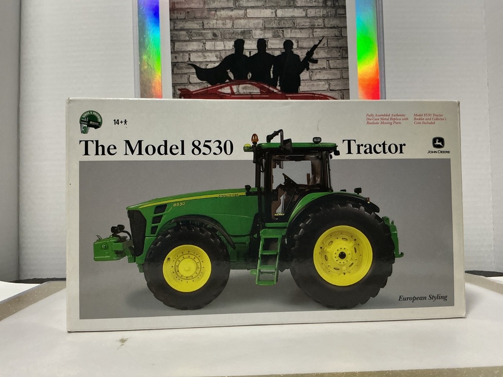 [111759] 1:32 SERIES II PRECISION 3 JOHN DEERE MODEL 8530 TRACTOR EUROPEAN STYLING [USED]