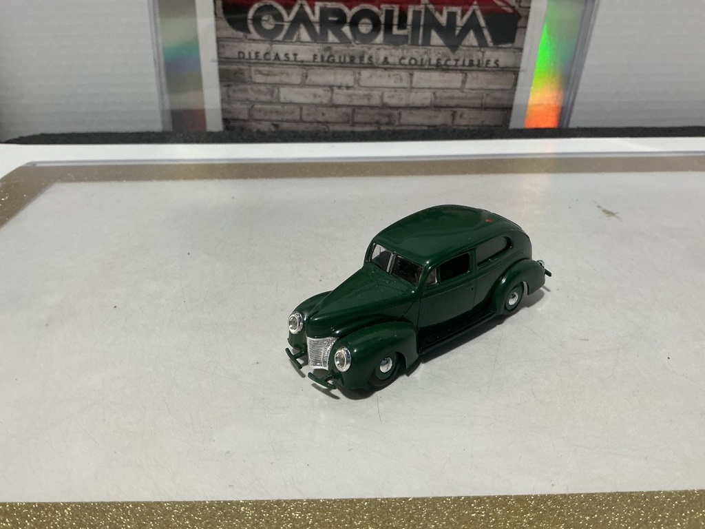 1/43 VINTAGE 1940 Ford Deluxe Tudor Sedan - 1966 Renwal Model