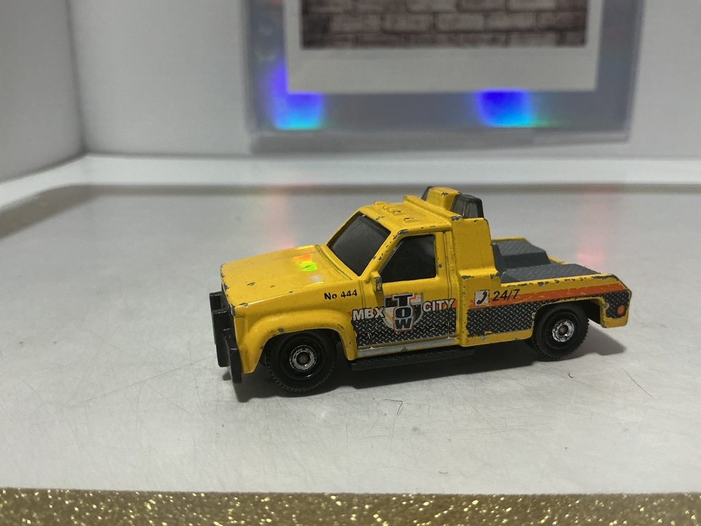 [010811] MATCHBOX GMC WRECKER MATCHBOX CITY TOWER  - USED/MISSING PIECE