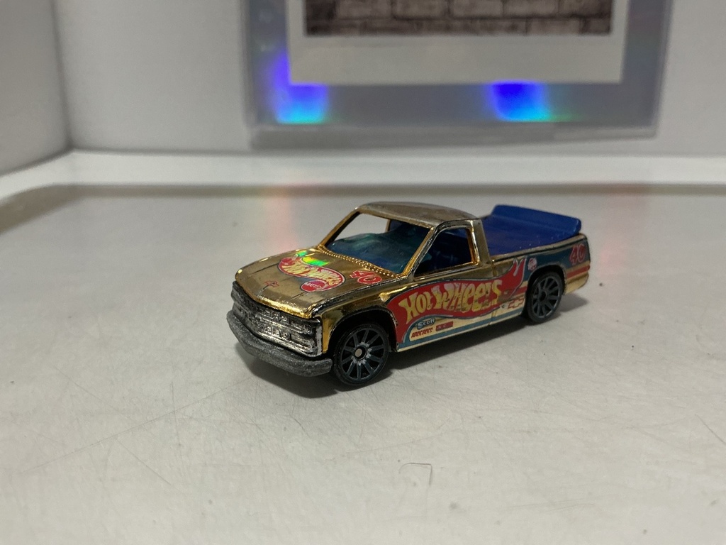 HOTWHEELS GMC 1996 CHEVY 1500 PICKUP GOLDEN CHROME  - USED/DAMAGED
