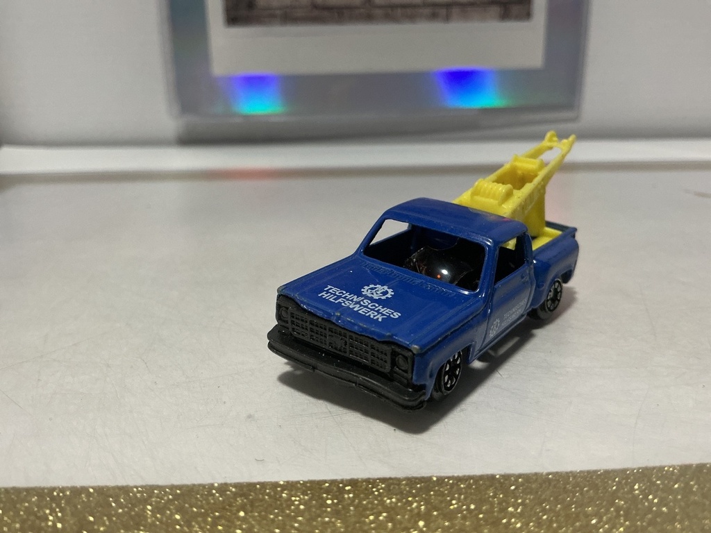[010832] WELLY CHEVY PICKUP NO. 2222 TECHNISCHES HILFSWERK  - USED/DAMAGED