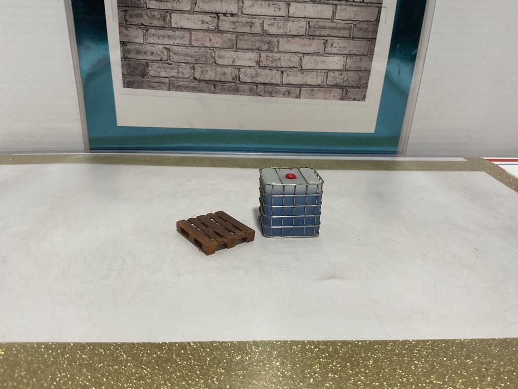 [009888] 1/32: AG WATER TANK AND PALLET