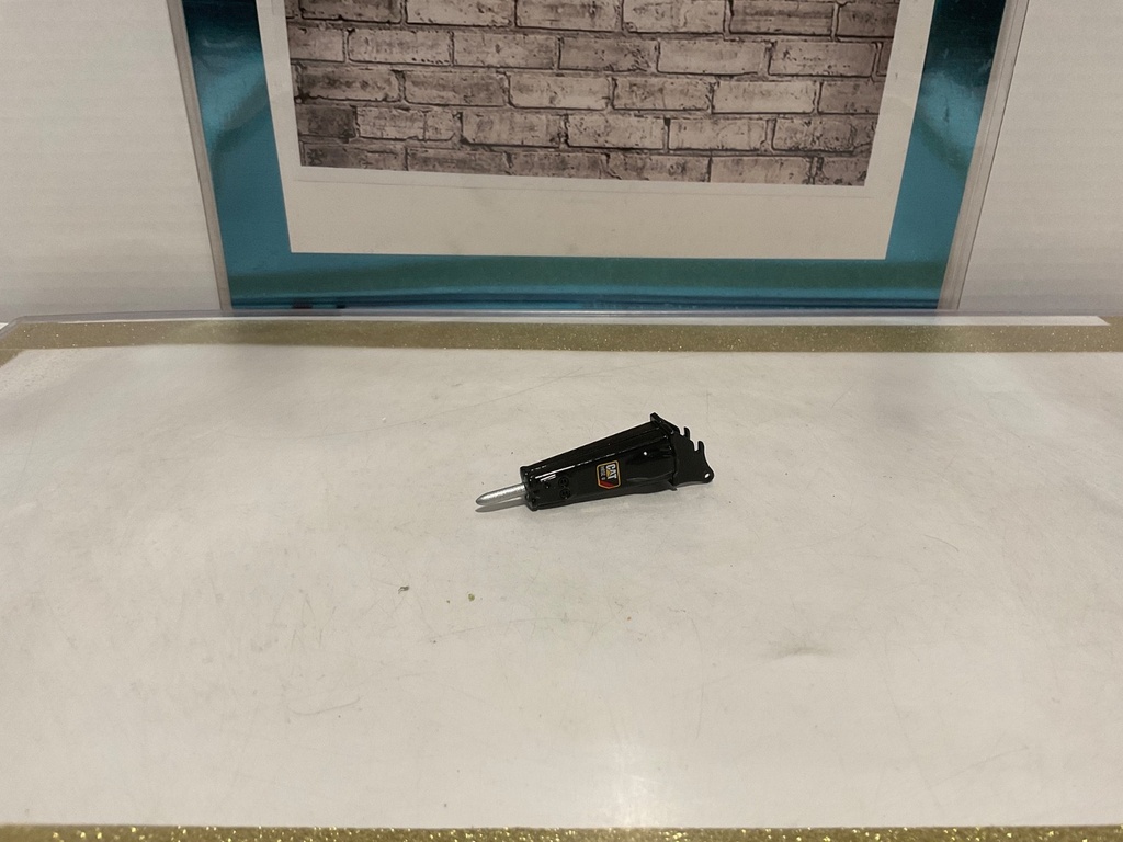 1/32: DIE CAST CAT H65E S HYDRAULIC HAMMER