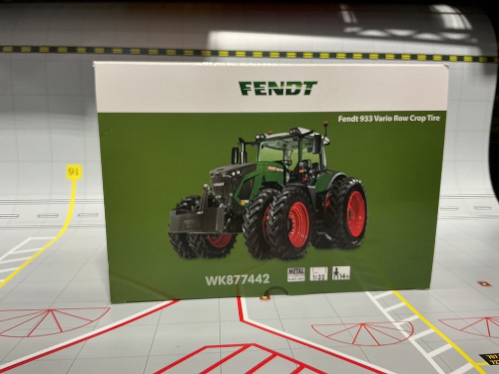 [110622] 1/32 WIKING - FENDT 933 VARIO ROW CROP TIRE  { DISPLAYED} WK877442