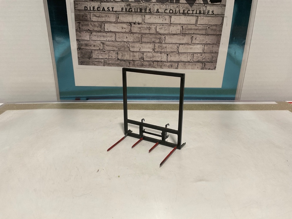 1/50: DIECAST FARM AG BIG SQUARE BALE HANDLER