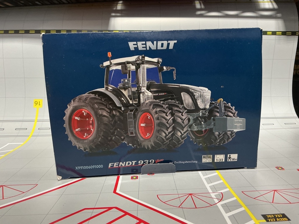 [110623] 1/32 WIKING - FENDT 939 VARIO  LE { DISPLAYED}