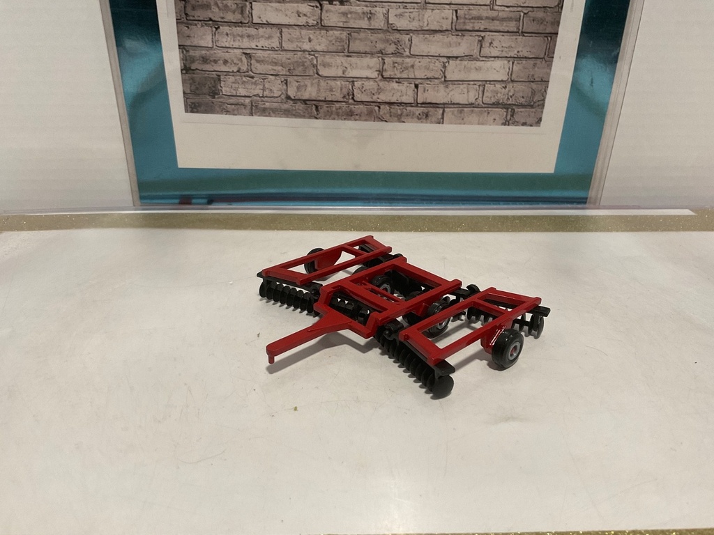 1/50: DIECAST ERTL CASE HYDRAULIC FOLDING WING DISC