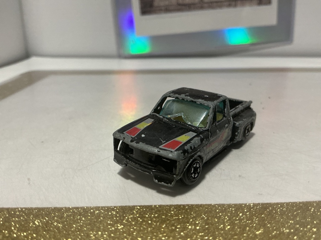 [010840] 1/64 YATMING NO. 1700 CHEVROLET LUV STEPSIDE PICKUP TRUCK   - USED/DAMAGED
