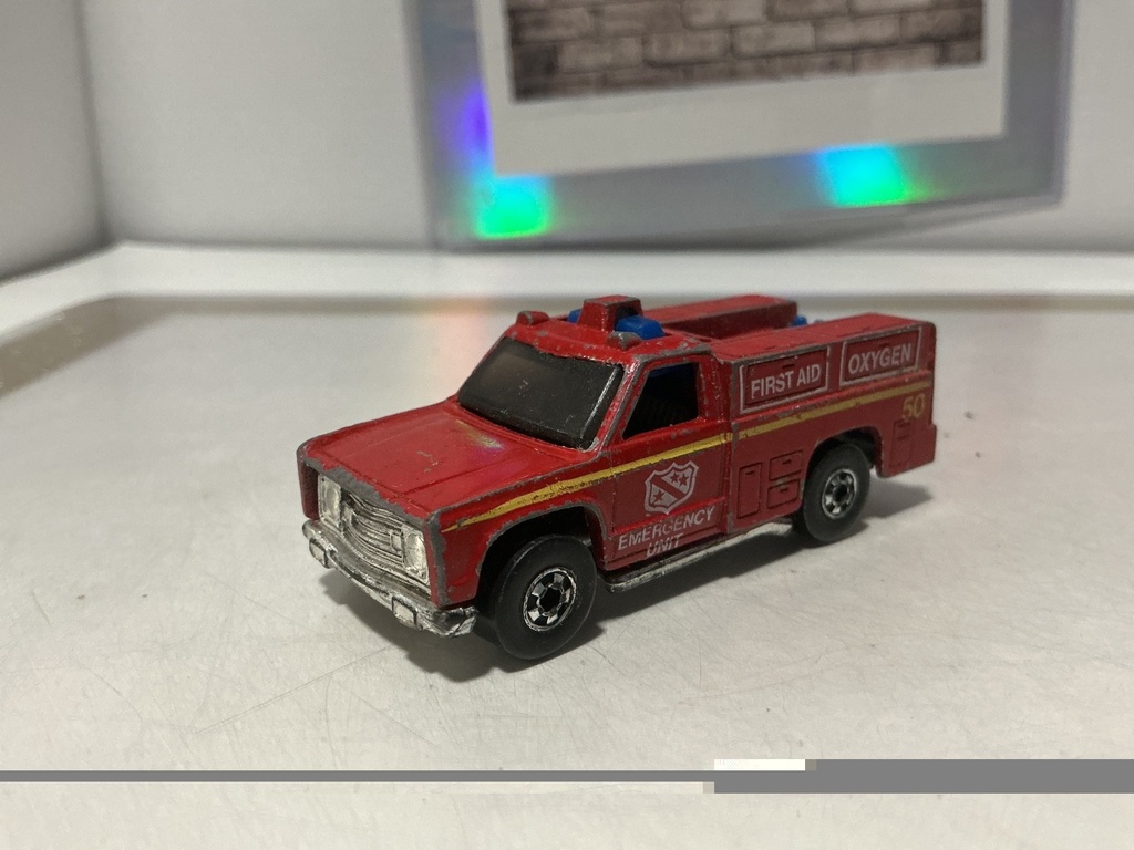 1/64 HOTWHEELS MATTEL 1974 EMERGENCY UNIT - USED
