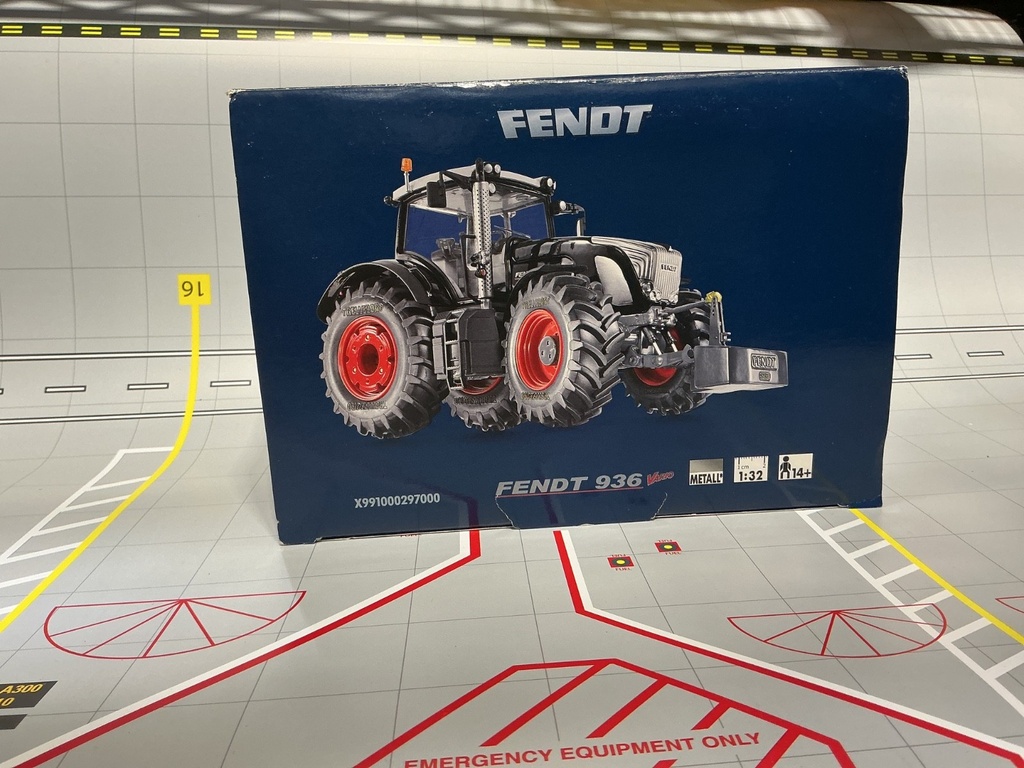 [110629] 1/32 WIKING - FENDT 936 VARIO TRACTOR { DISPALYED}