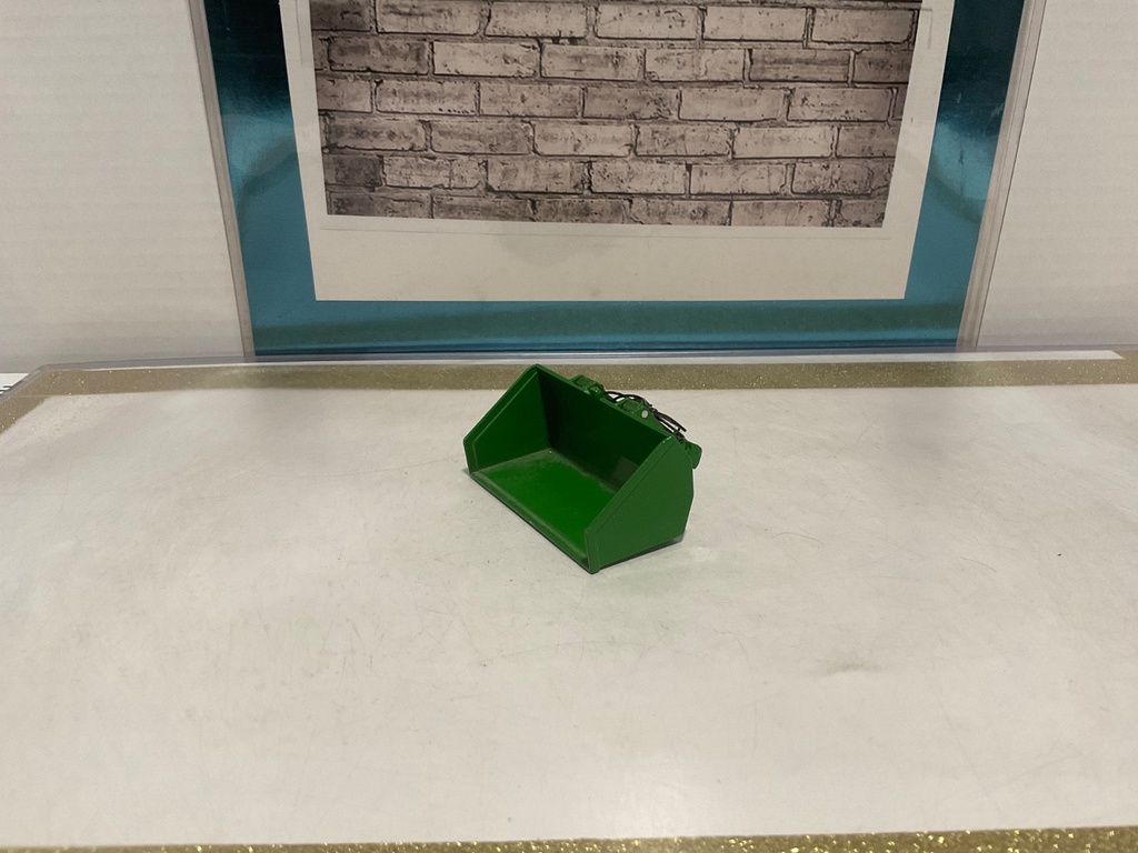 [009910] 1/32: DIE CAST REPLICAQRI SMOOTH BUCKET