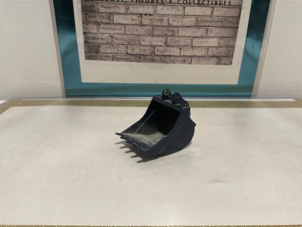 1/32: DIE CAST EXCAVATOR BUCKET