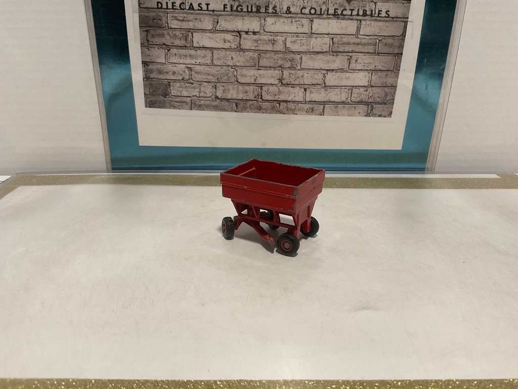 1/64: ERTL INTERNATIONAL FEED WAGON