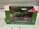 1/32 WEISE TOYS AGCO  - FENDT FAVORIT  924 VARIO TRACTOR   { DISPLAYED}