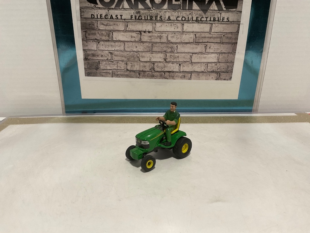 1/32: ERTL JOHN DEERE TRACTOR MOVER WITH DRIVER