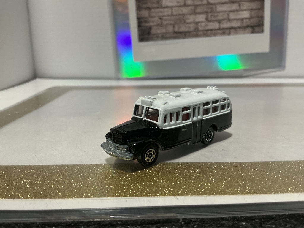 TOMICA 1/110 ISUZU BONNET BUS
