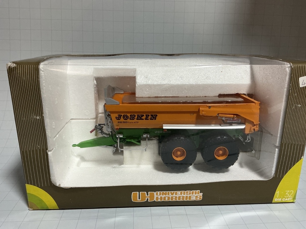 1/32 UNIVERSAL HOBBIES BENNE JOSKIN 22/50 DUMP TRAILER    {DISPLAYED}