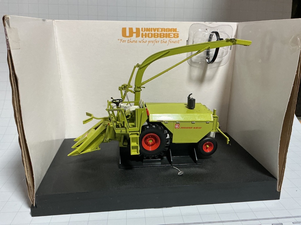 [110653] 1/32 UNIVERSAL HOBBIES CLAAS JAGUAR  650SF {DISPLAYED,LOOSE IN BOX } MIRROR OFF