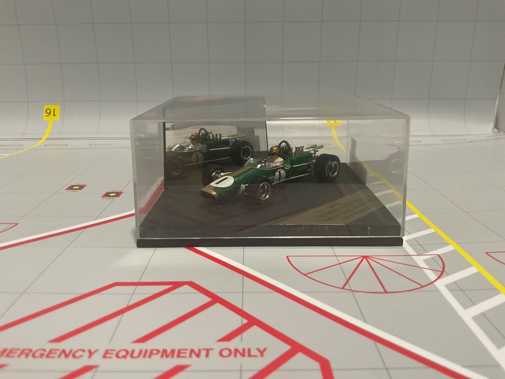 1:43 QUARTZO Q4042 BRABHAM-REPCO BT24 WINNER CANADIAN G.P. 1967 JACK BRABHAM
