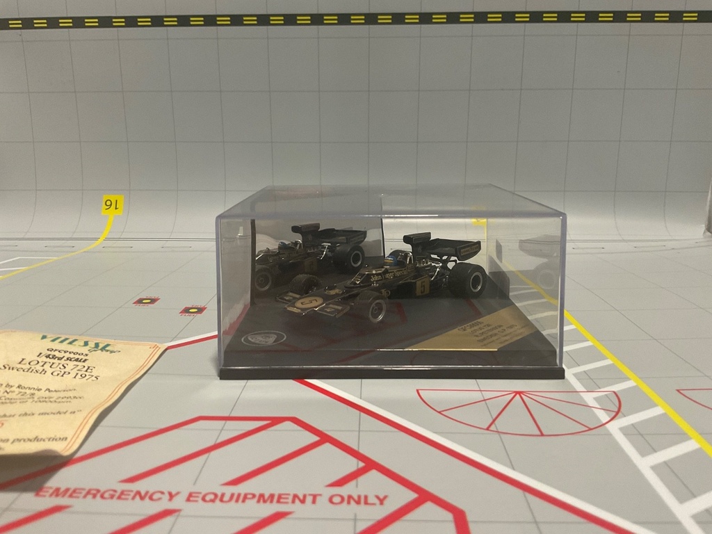 [113390] 1:43 QUARTZO QFC99005 LOTUS 72E R. PETERSON SWEDISH G.P. 1975