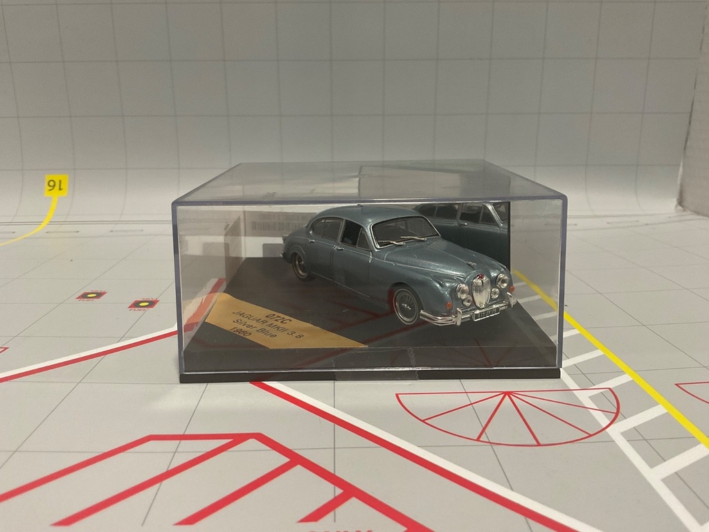 1:43 VITESSE 072C JAGUAR MKII 3.8 SILVER BLUE 1960